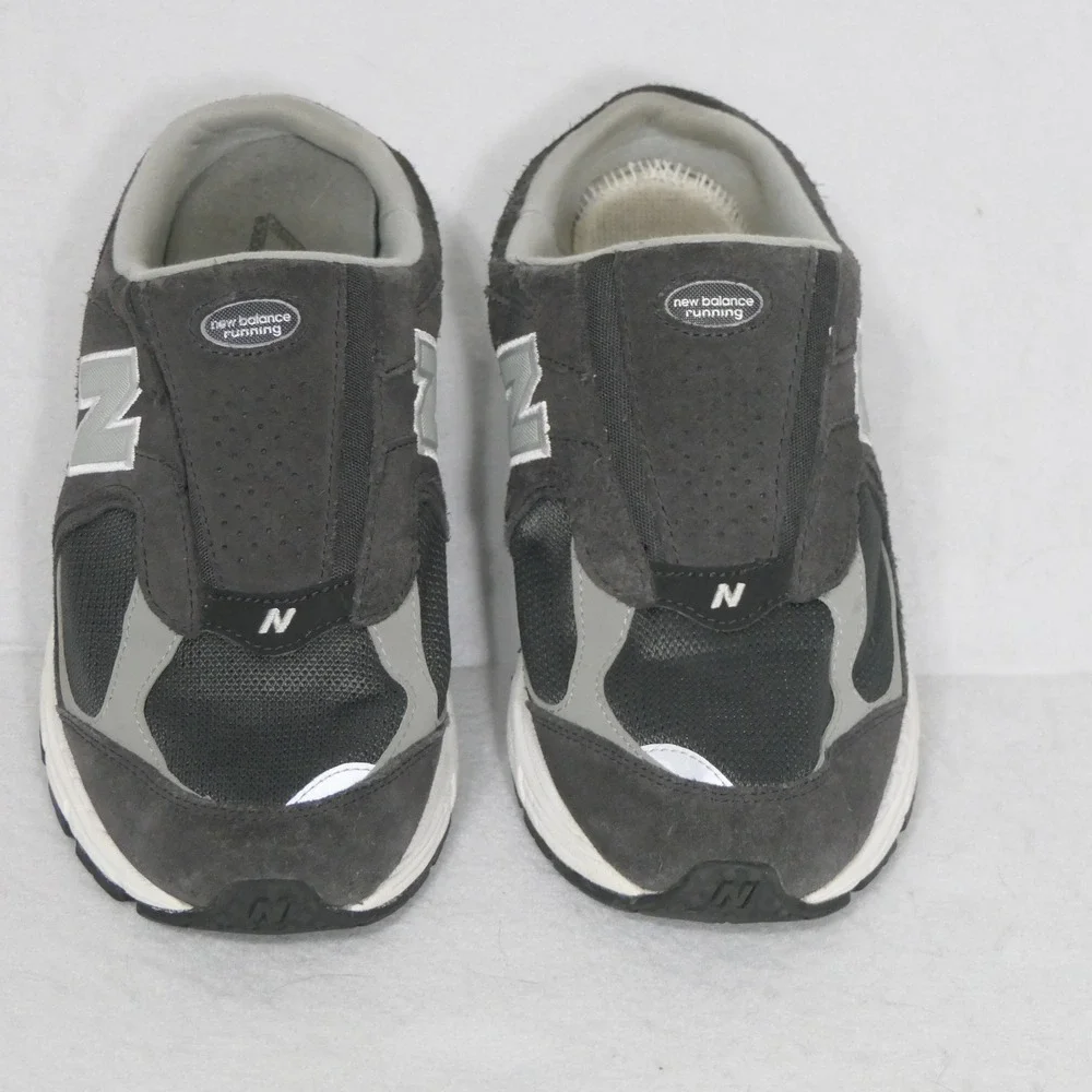 New Balance Mens 2002R Mules 11.5 Grey Suede Mesh M2002RMC Missing one insole